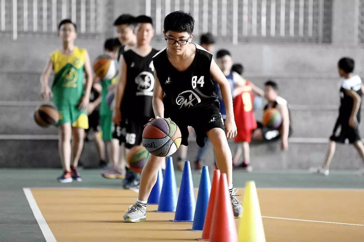 大学生篮球爱好者如何借鉴偶像的成长路径_2